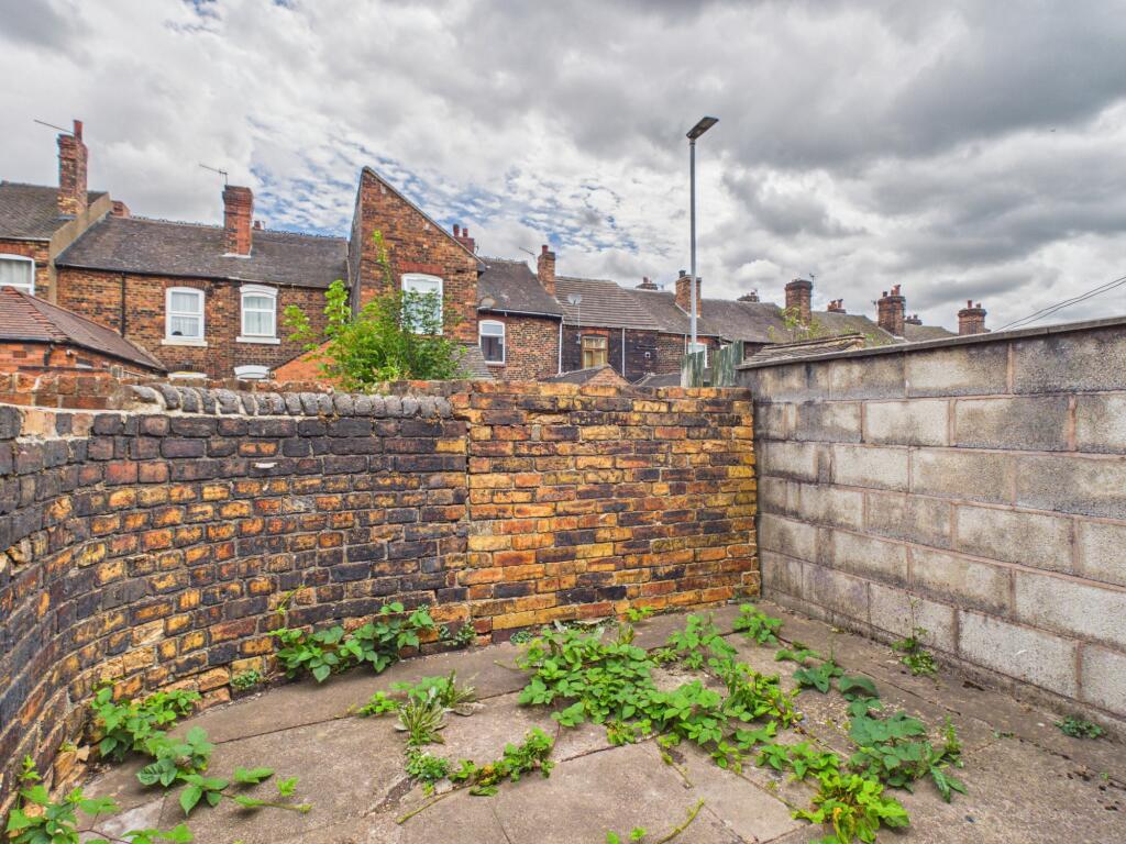 House in Stoke-on-Trent - More