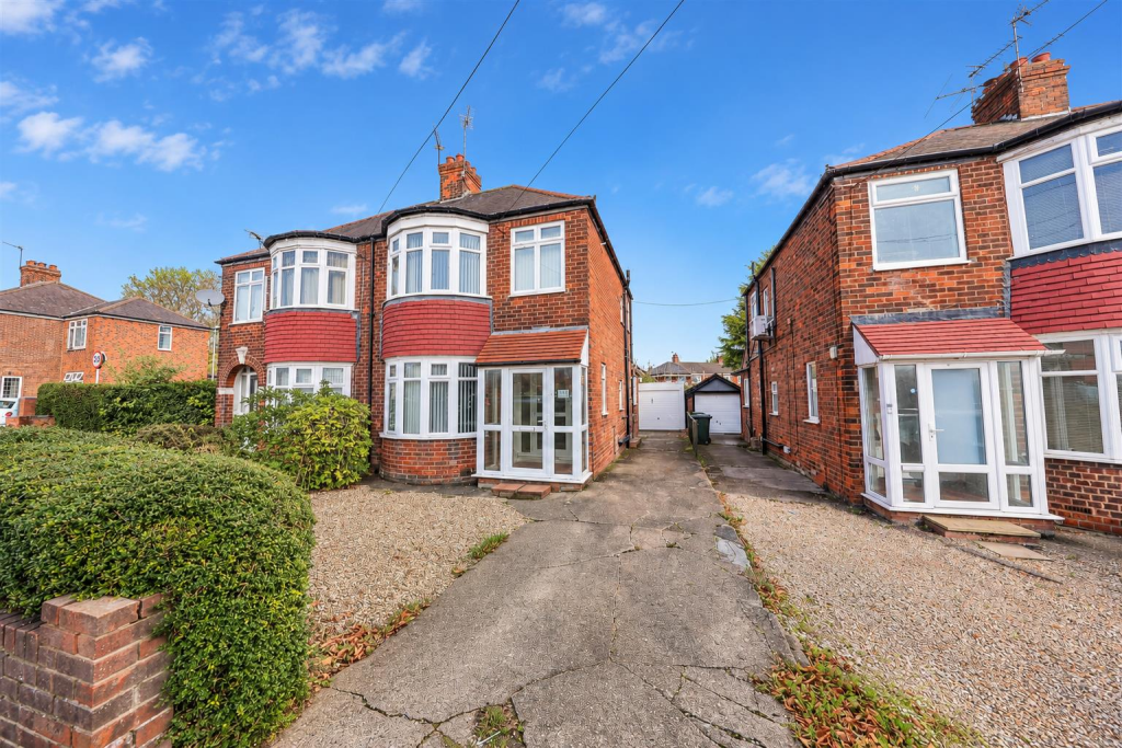 3-bed semi-detached on Kingston Road, Willerby, Hull, £200,000