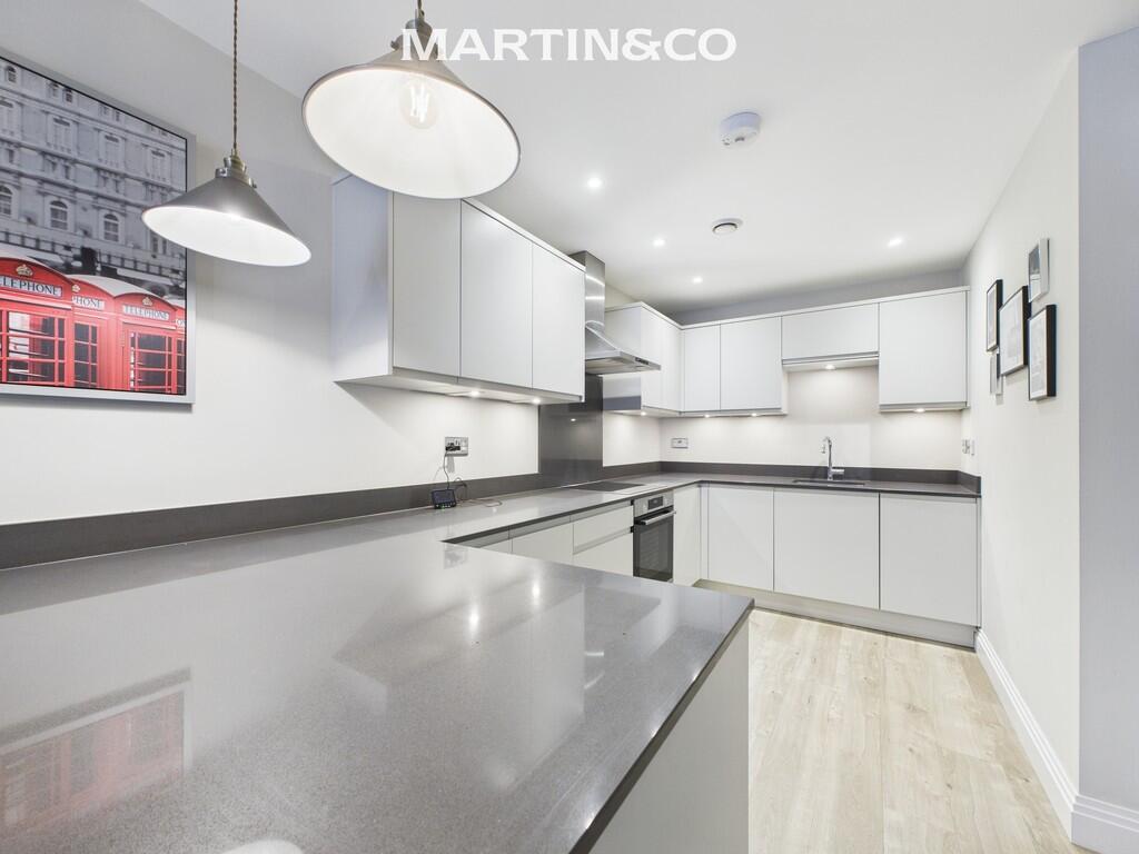 Apartment in Runnymede, Egham - View 2