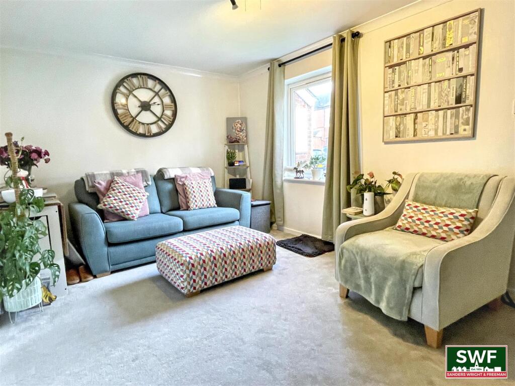 Apartment in Wolverhampton, Fallings Park - View 2
