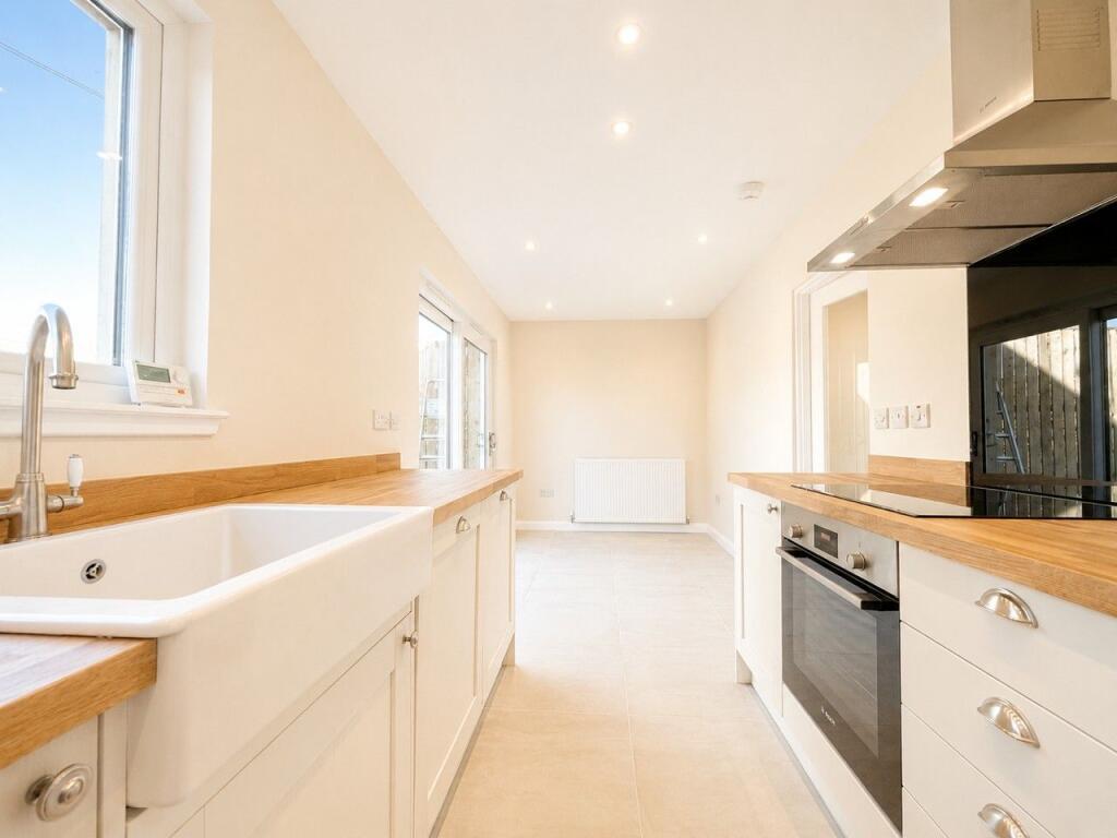 House in Kirkcaldy, Perth and Kinross - View 5