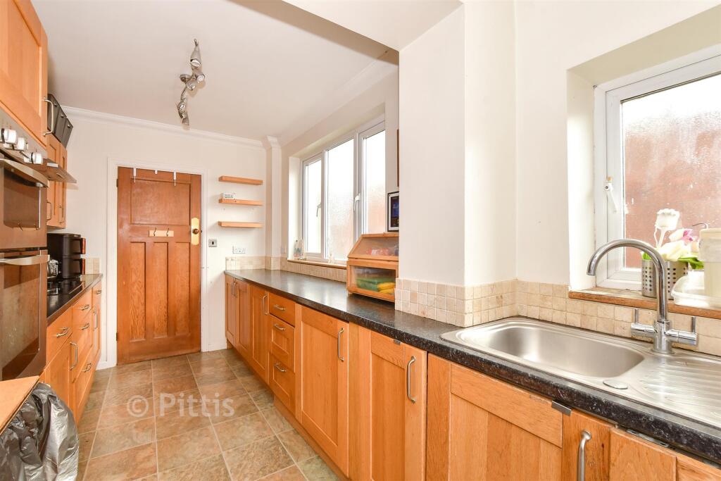 Albany Road, Newport, Isle of Wight photo 4