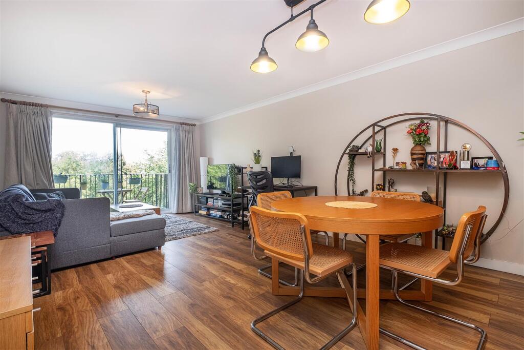 Apartment in London, Royal Borough of Kingston upon Thames - View 2