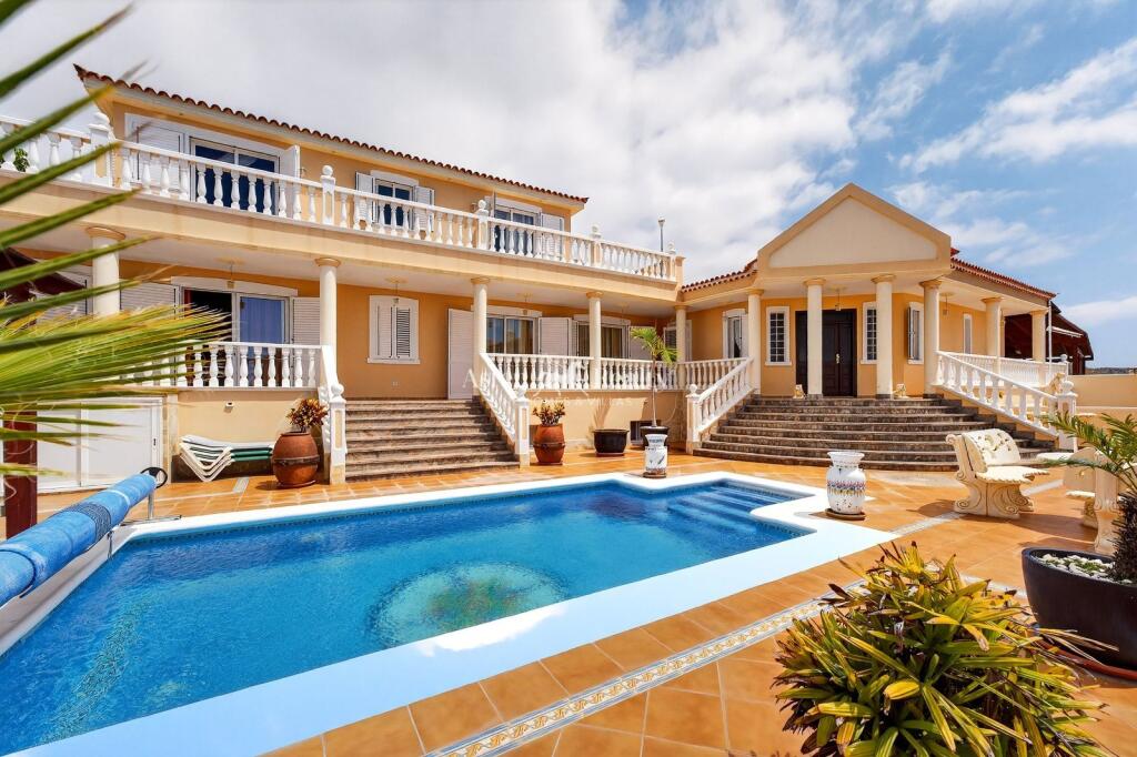 Main image of property: Canary Islands, Tenerife, Playa Paraiso