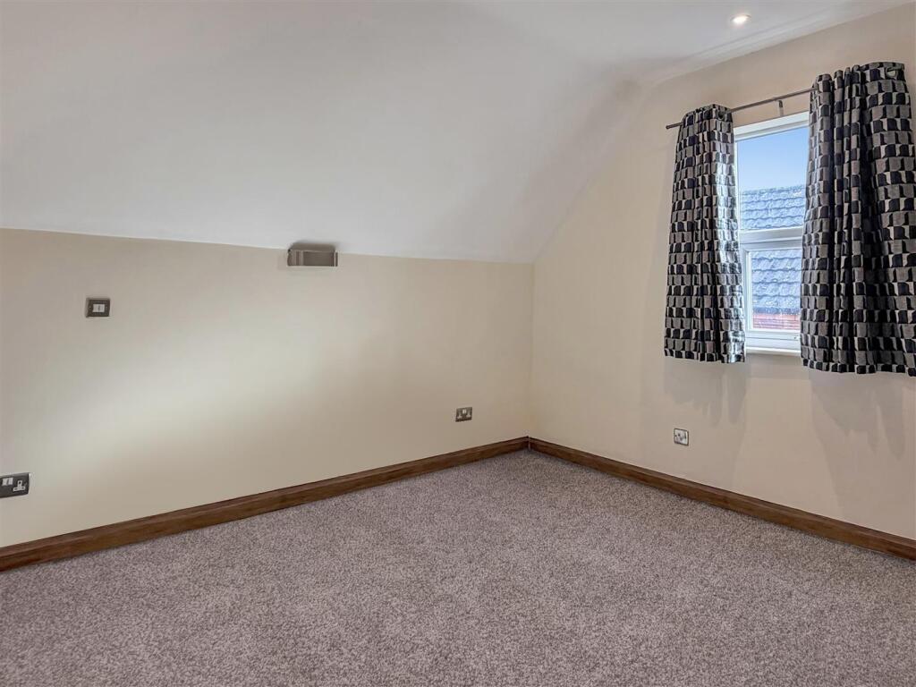 Apartment in Kettering, Avondale - More
