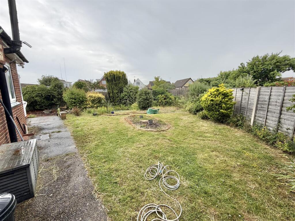Donne Drive, Clacton-on-Sea, Essex photo 4