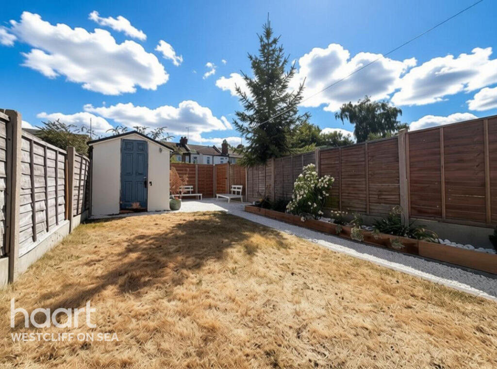 Apartment in Southend-on-Sea, Essex - More