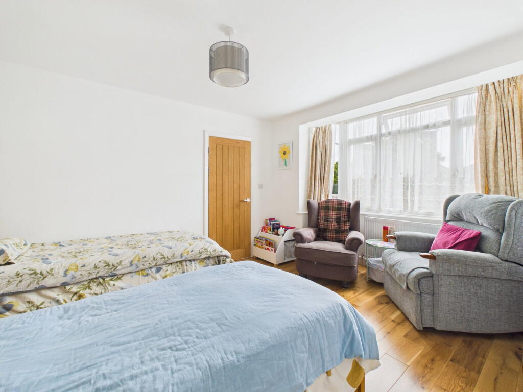 Goldsmith Road, Worthing, BN14 8ES - More