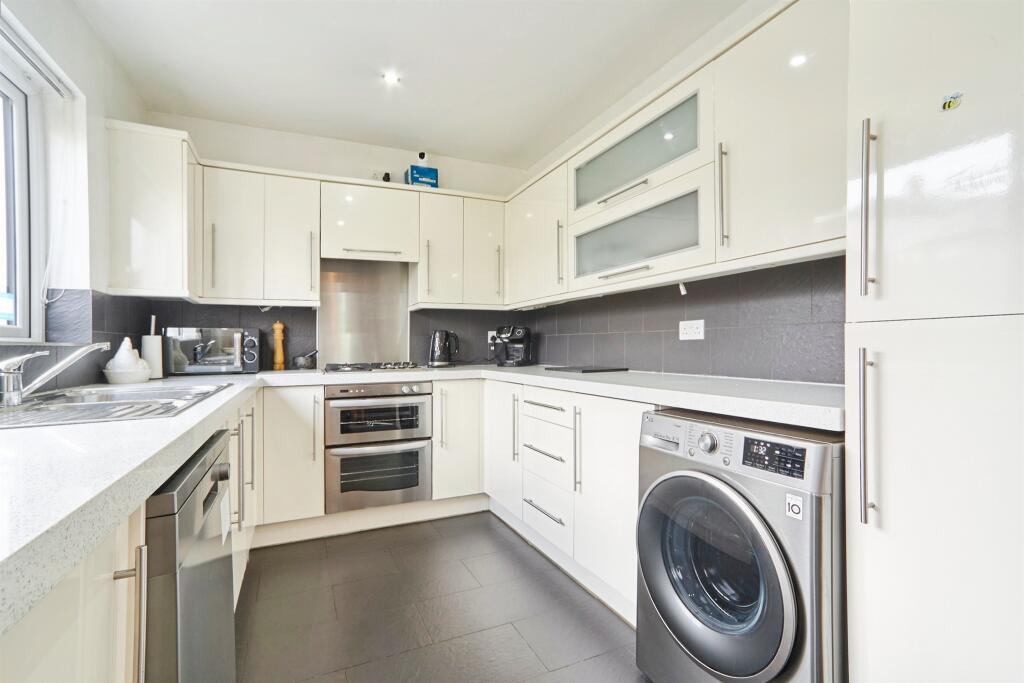 House in Leeds, Larkfield, Rawdon - View 4