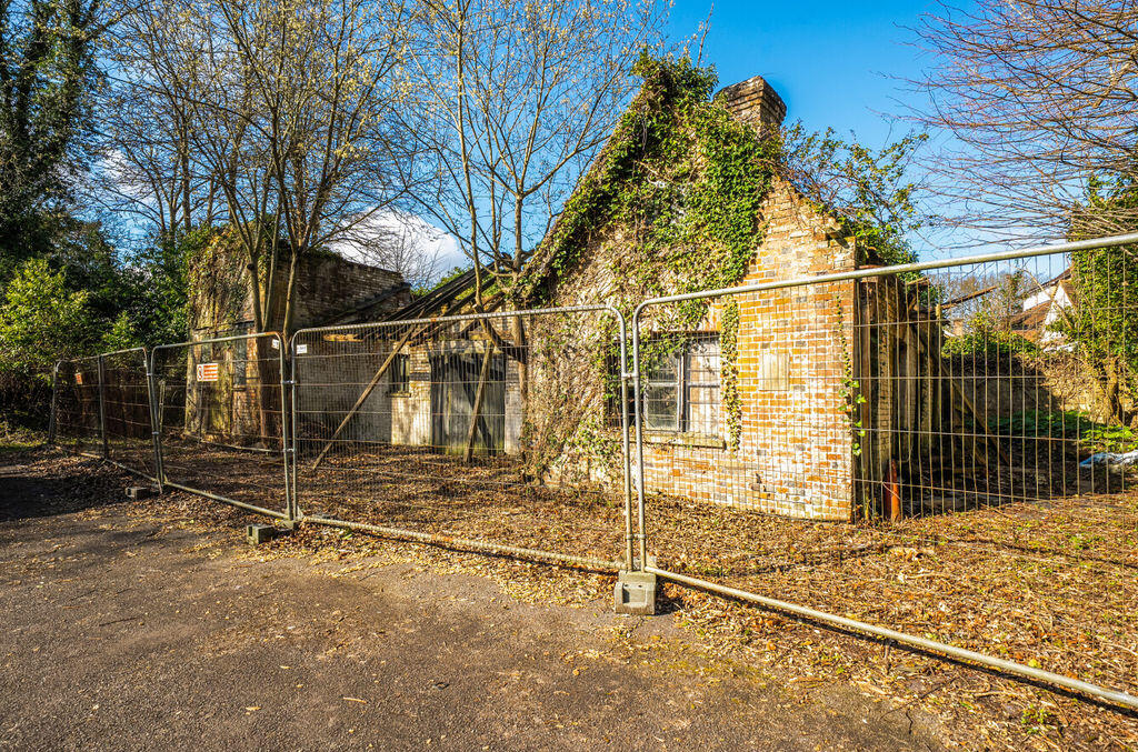 Main image of property: High Street Cranbrook