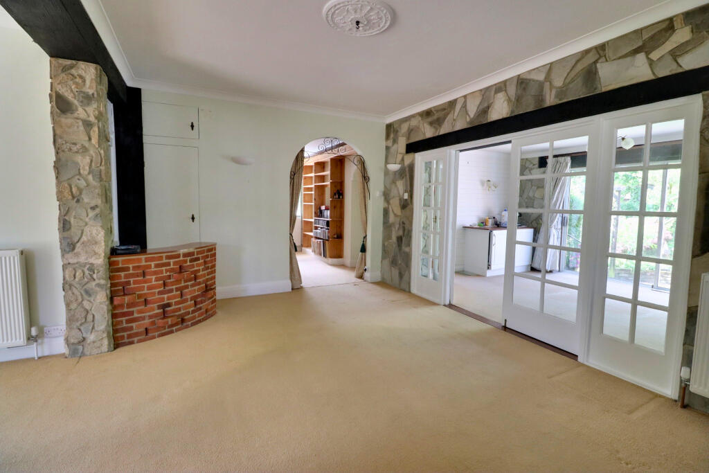 Portsmouth Road, Horndean - More