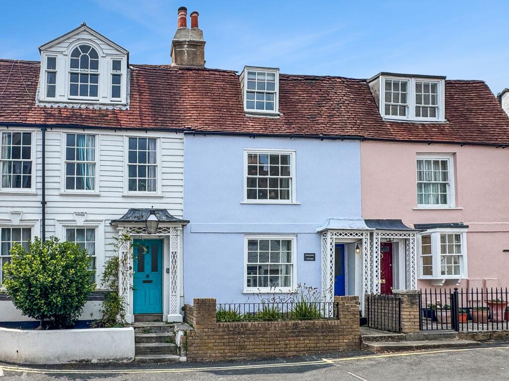 Main image of property: Castle Road, Cowes, PO31