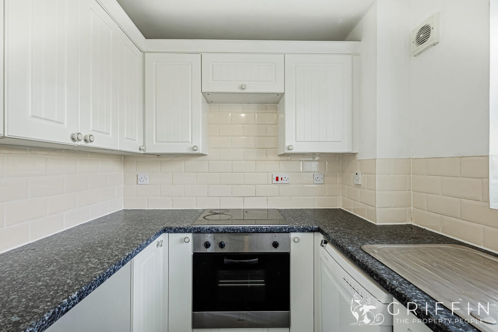 Lewes Close, Grays, RM17 photo 4
