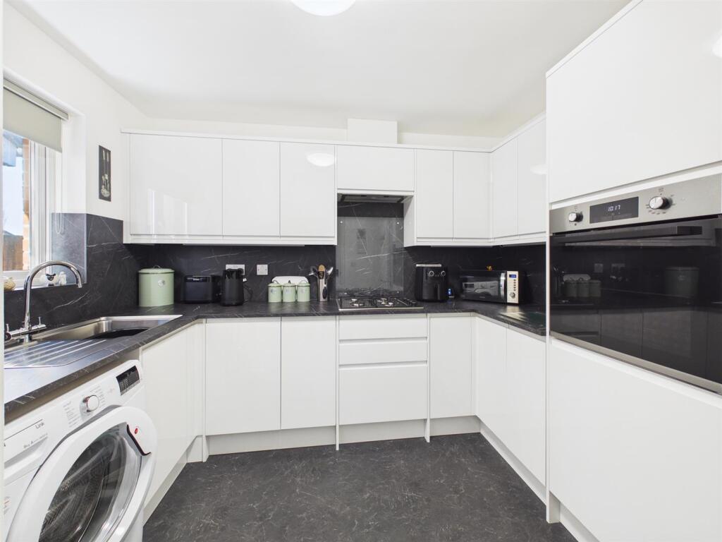 Airedale Drive, Bridlington photo 2