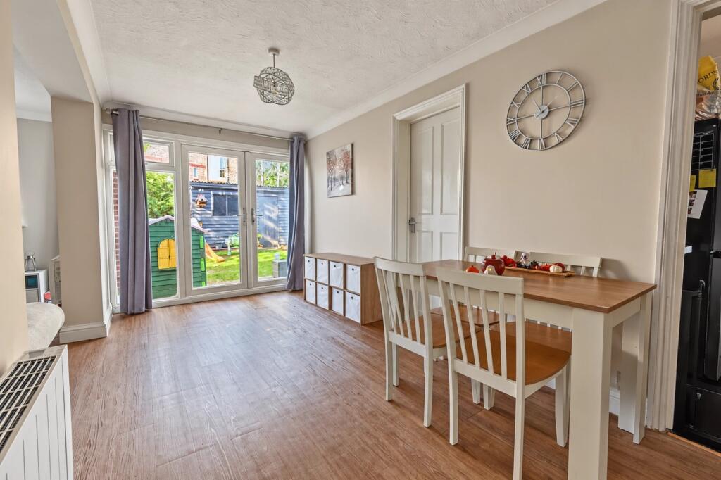 Apartment in Southend-on-Sea - View 4