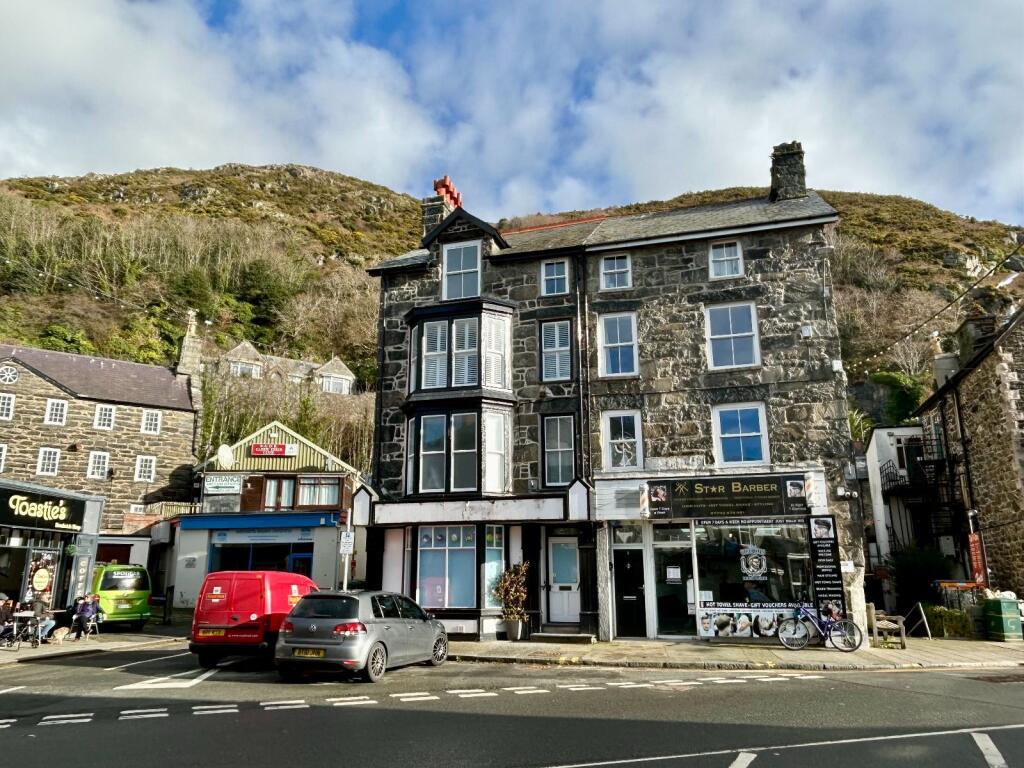 Main image of property: Glan Y Werydd Shop, Flat 2 & 3, High Street, Barmouth