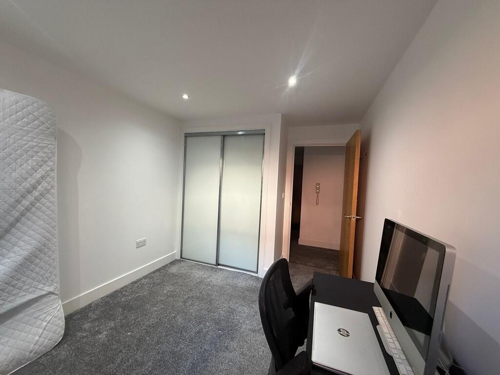 Apartment in Redhill - View 5