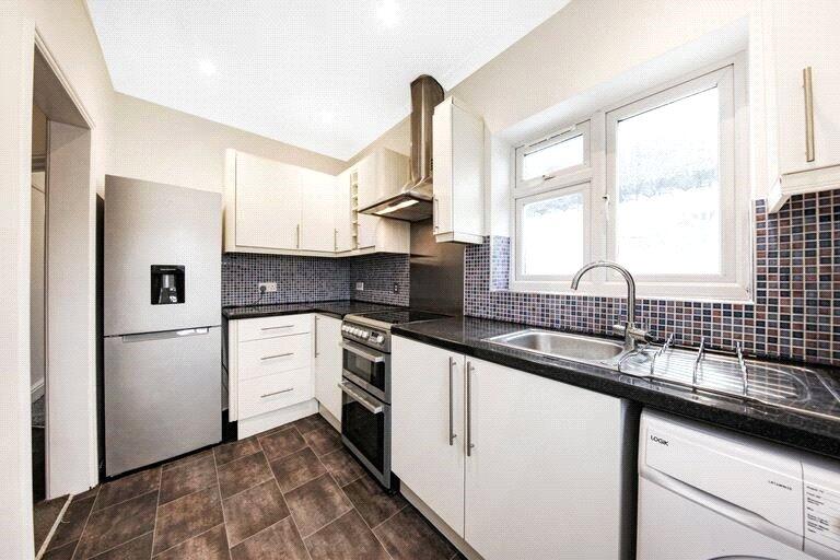 Barrowell Green, London, N21 photo 3