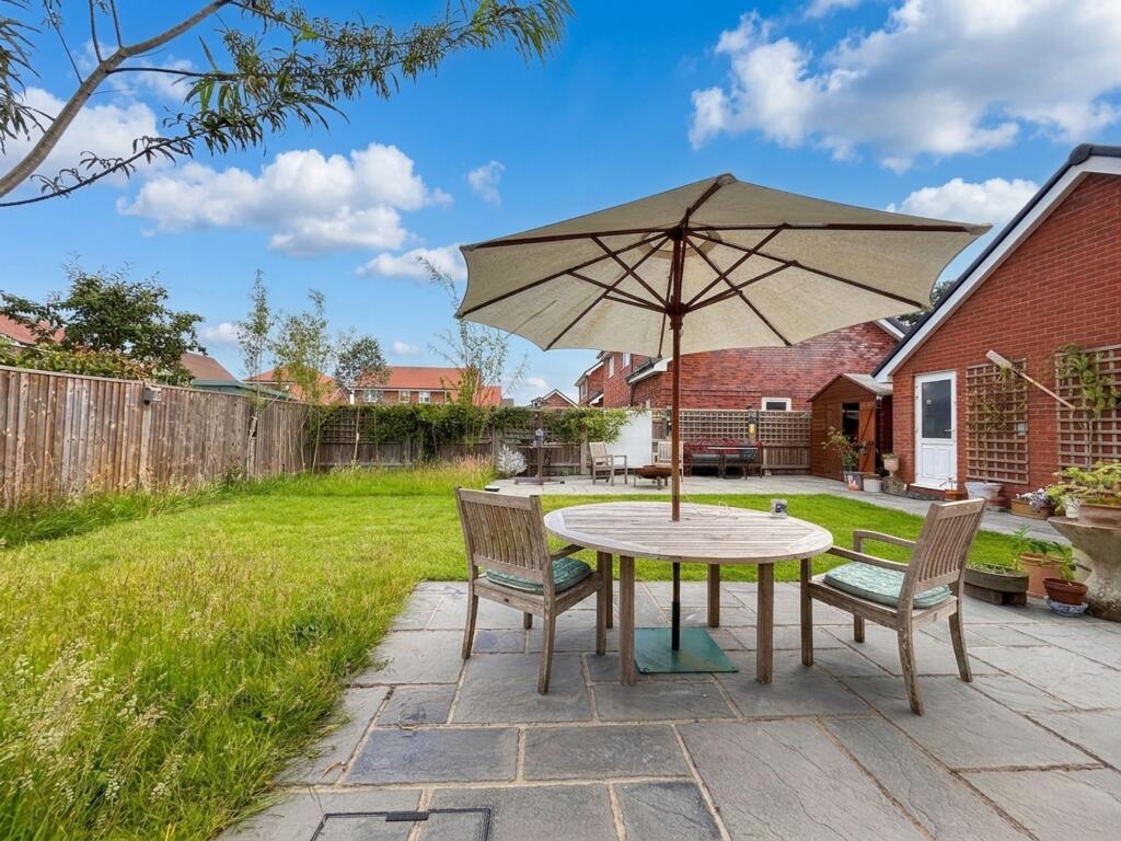 Augustus Avenue, Fordingbridge, SP6 photo 3