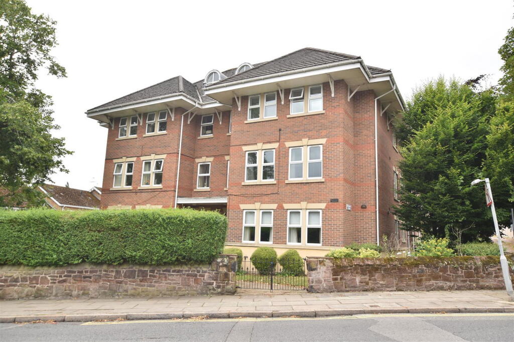 2-bed apartment on Storeton Road, Oxton, £159,950