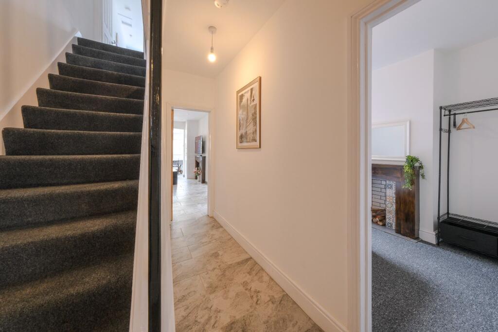 5 bedroom semi-detached house for rent