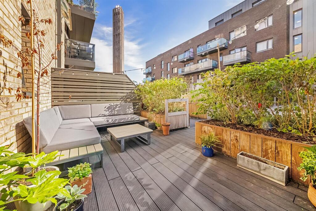 Apartment in London, Clifton Estate, Peckham - View 2