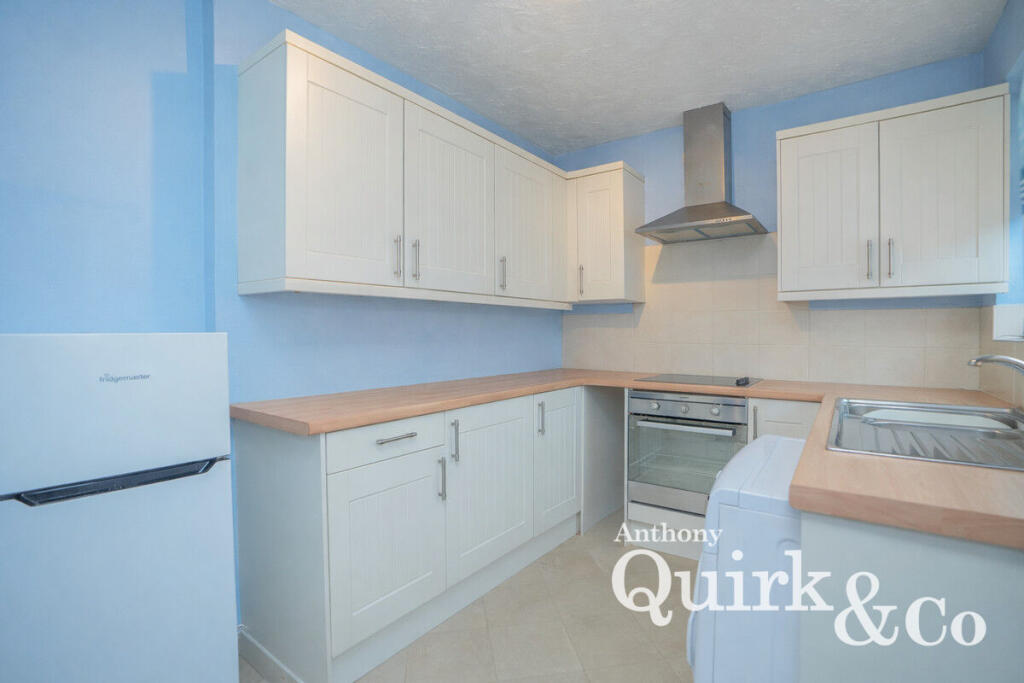 Venables Close, Canvey Island, SS8 photo 2