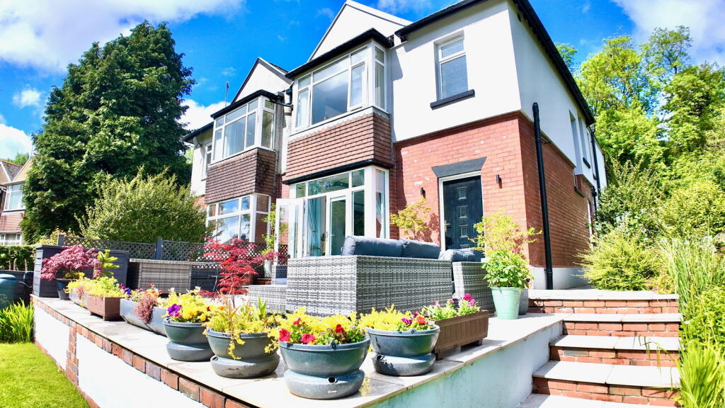 House in Newport - More