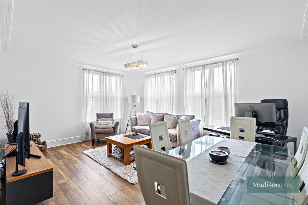 Apartment in Ilford - View 3