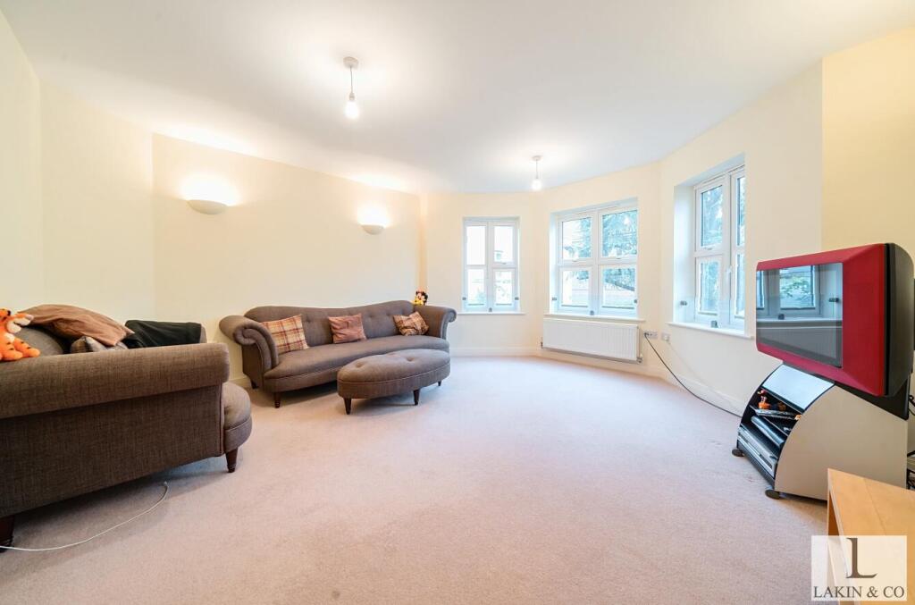 Apartment in Southall - View 2