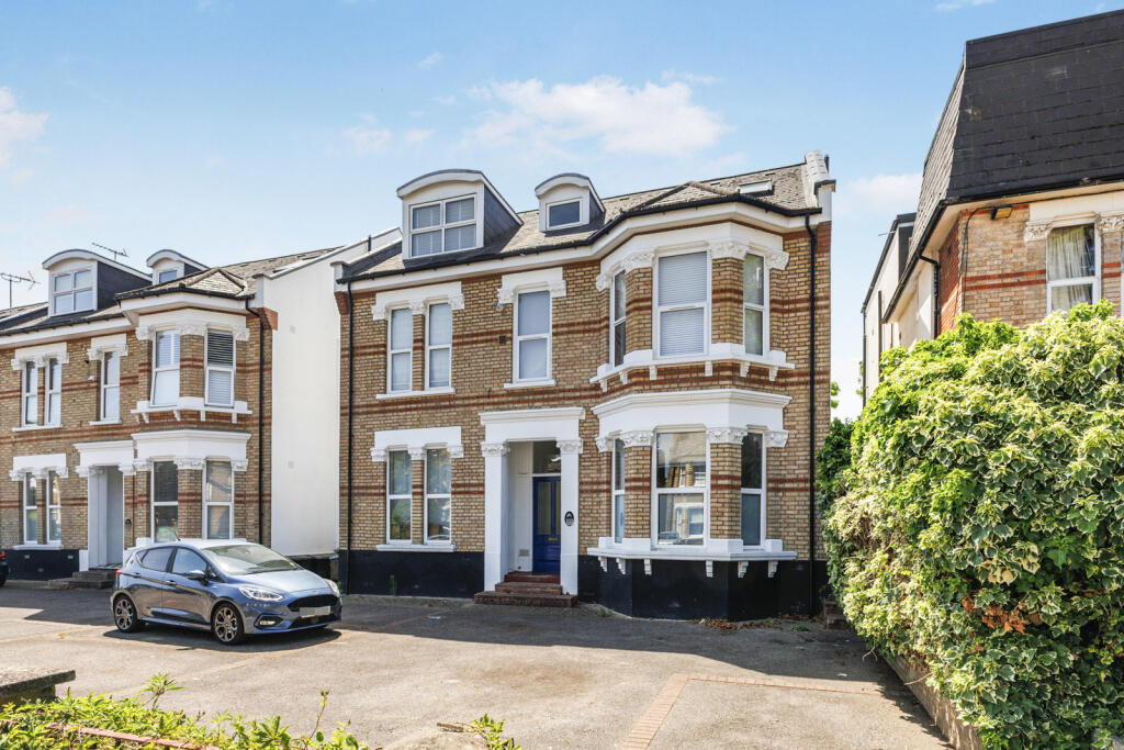 Main image of property: The Avenue, KT5