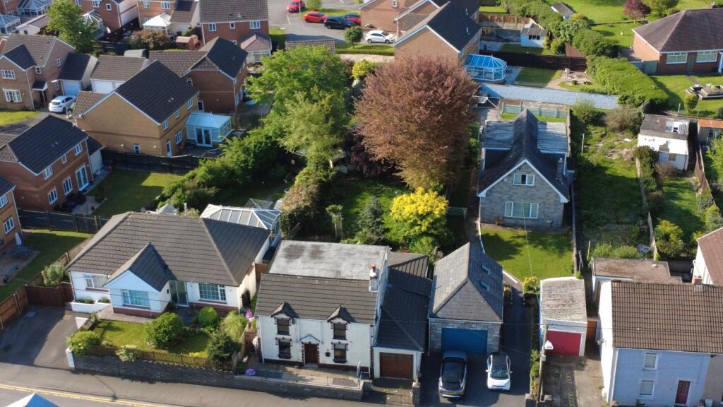 Glebe Road, Loughor, Swansea, City And County of Swansea. - View 2