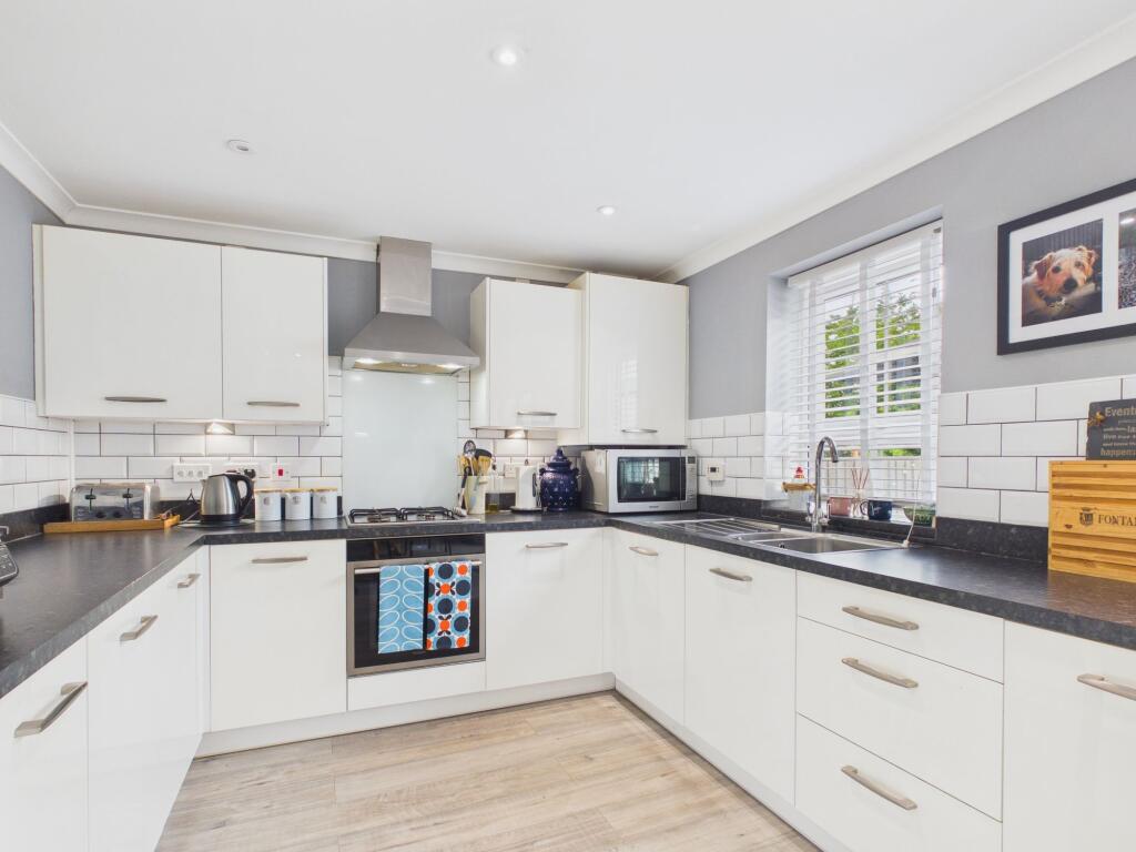Green Meadow Close, St. Athan, CF62 - View 4