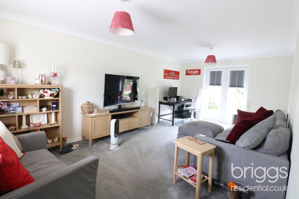 Duchess Drive, Market Deeping, PE6 photo 3