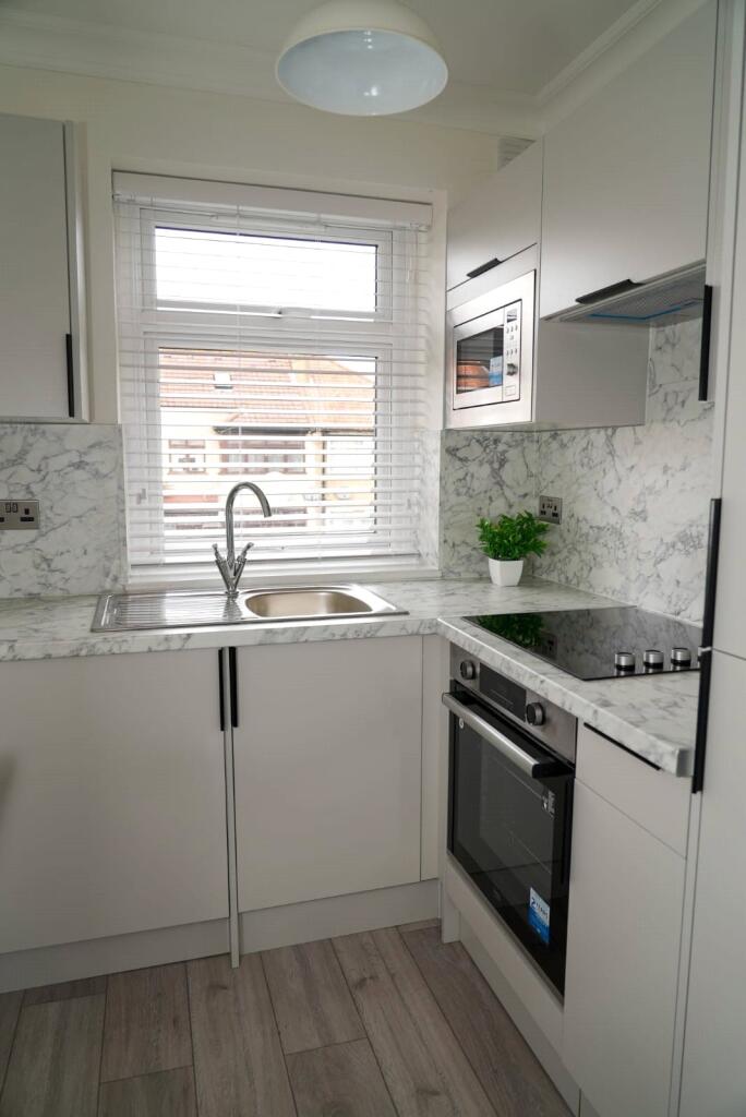 Apartment in Croydon - View 5