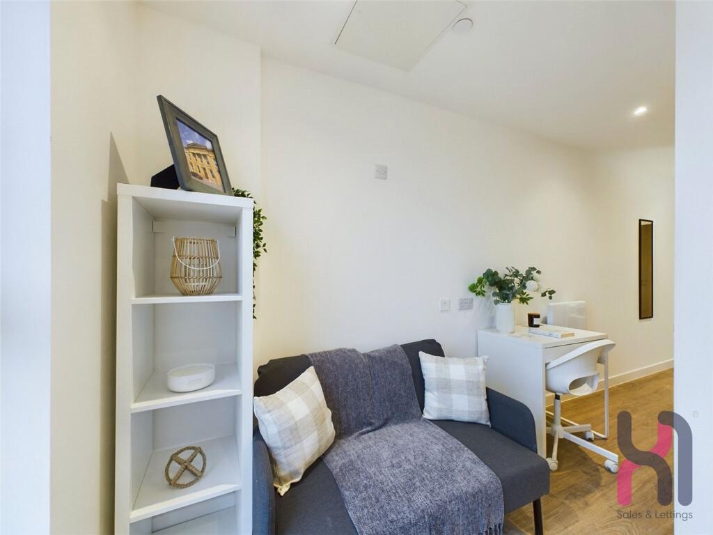 Apartment in Salford, Greater Manchester - View 2