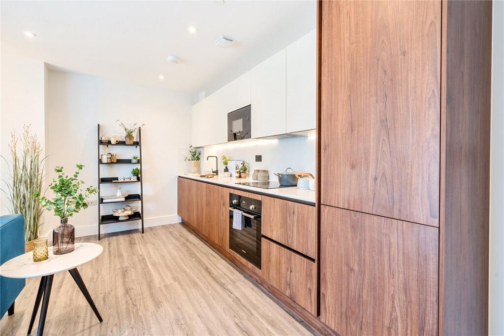 Apartment in Slough - View 2