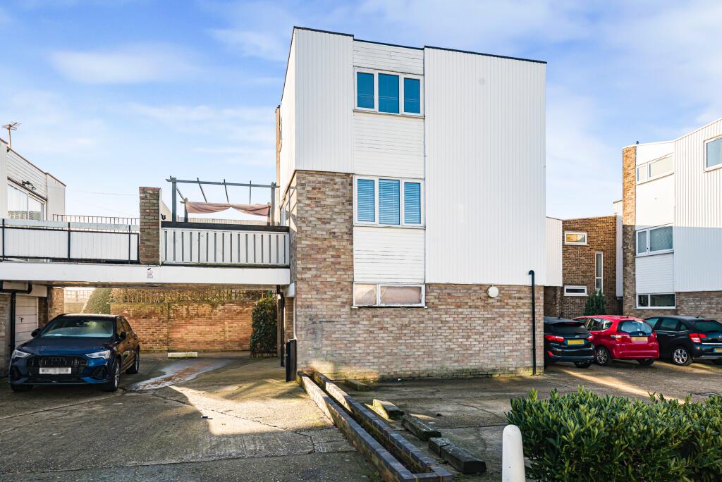 Main image of property: Quentin Court, Regency Walk, Croydon