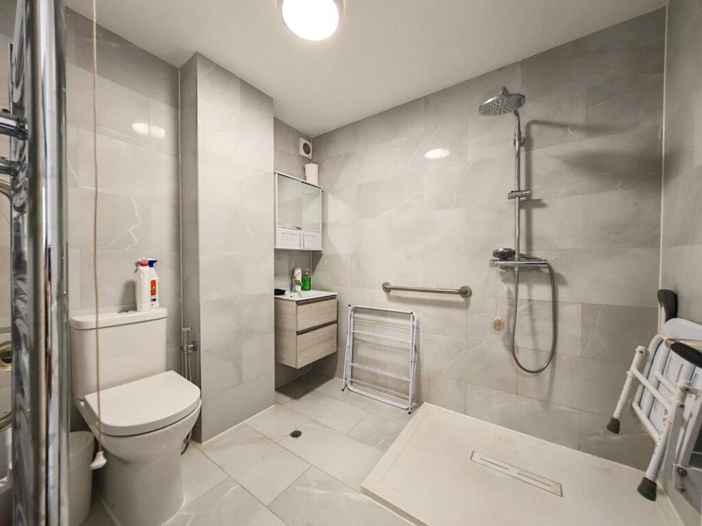 Apartment in London - More