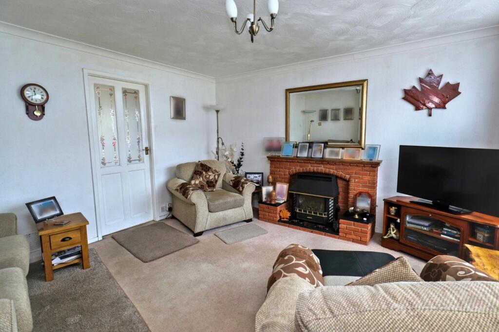 House in Nuneaton and Bedworth, Warwickshire - View 2