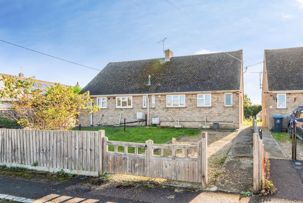 1-bed semi-detached on Foxwood Close, Aston, Bampton, £278,000