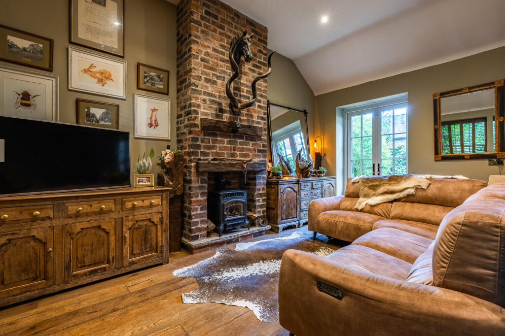 House in Worcester - View 5
