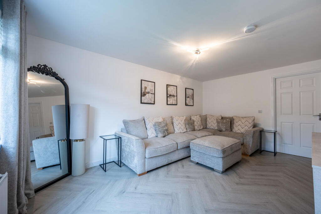 House in Glasgow, Darnley Mains, Darnley - View 4