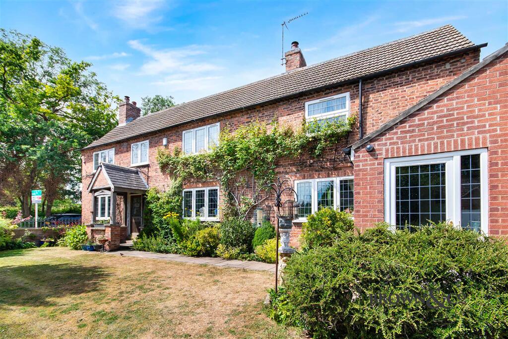 3-bed detached on Bowerhayes, East Markham, Newark, Nottinghamshire NG22 0SD, £500,000