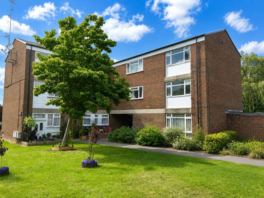 2-bed semi-detached on Deepdale, Bracknell, Berkshire, RG12, £235,000