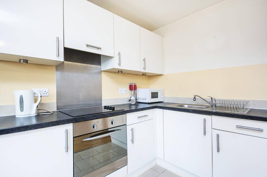 Greyhound Hill, Hendon, NW4 photo 4