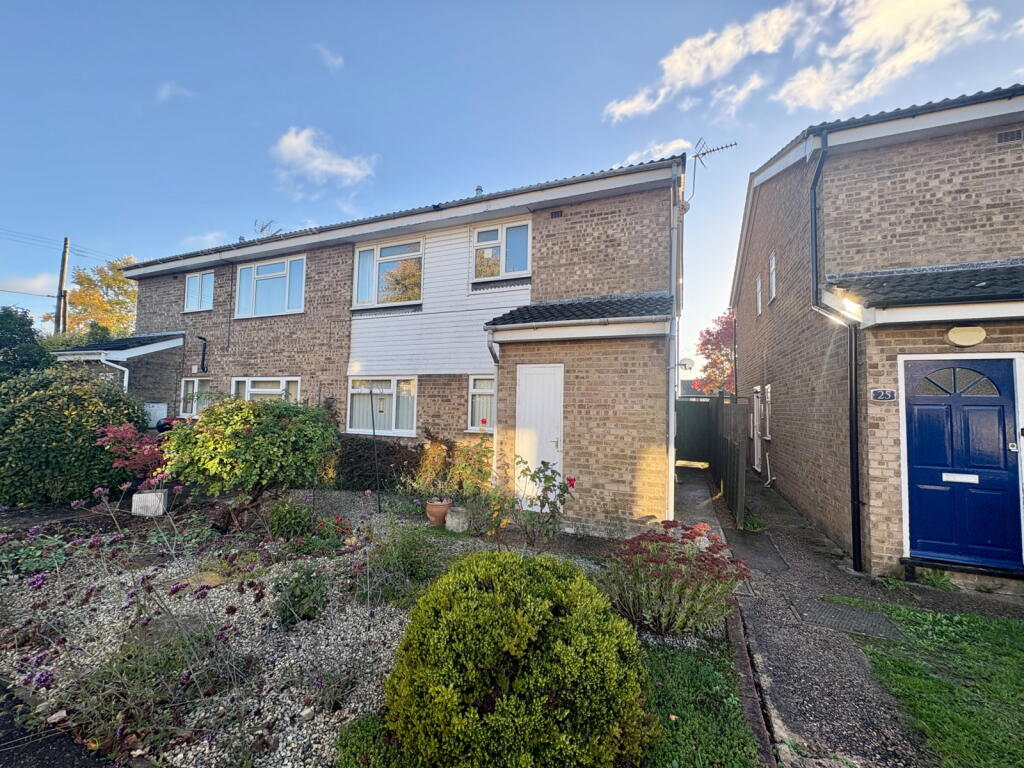 2-bed flat on Ridgeway, Stowmarket, £160,000