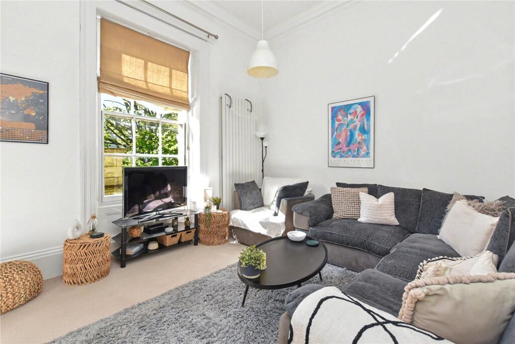 Apartment in Leeds, Headingley Hill, Headingley - View 2