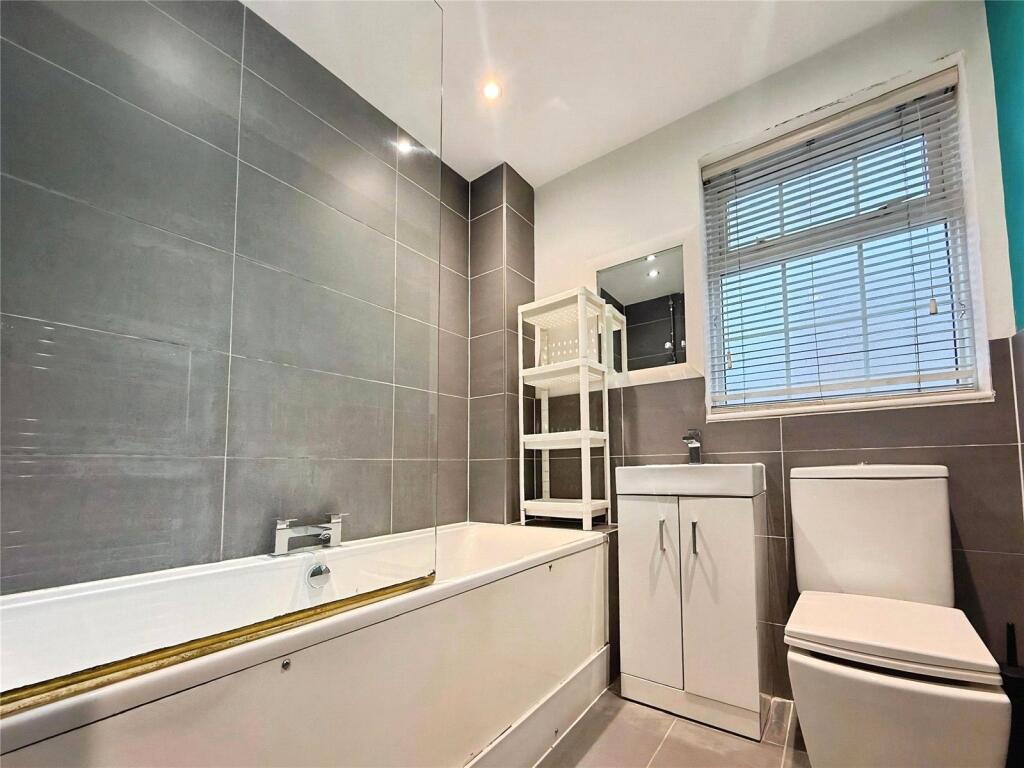 House in Portsmouth - View 4
