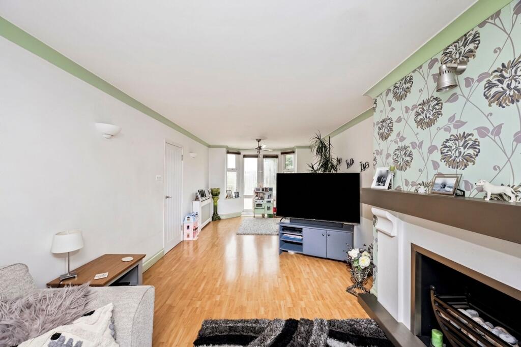 Cobton Drive, Hove, BN3 - More